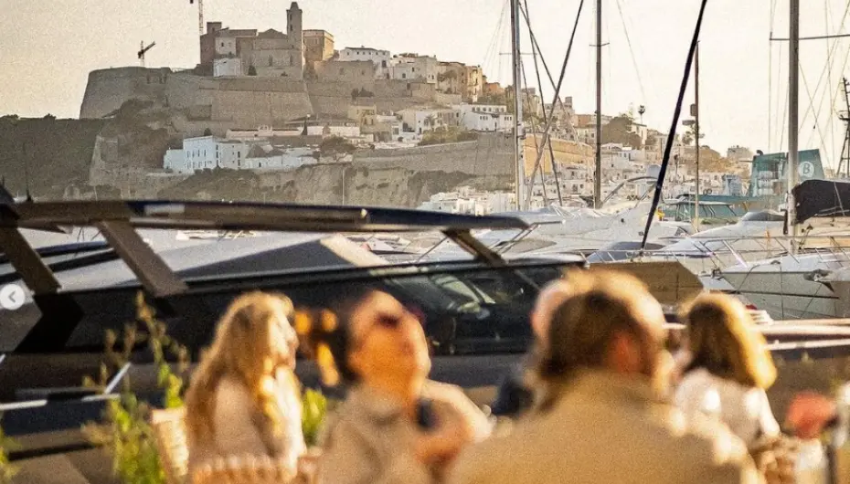 Castle, boat, peoples